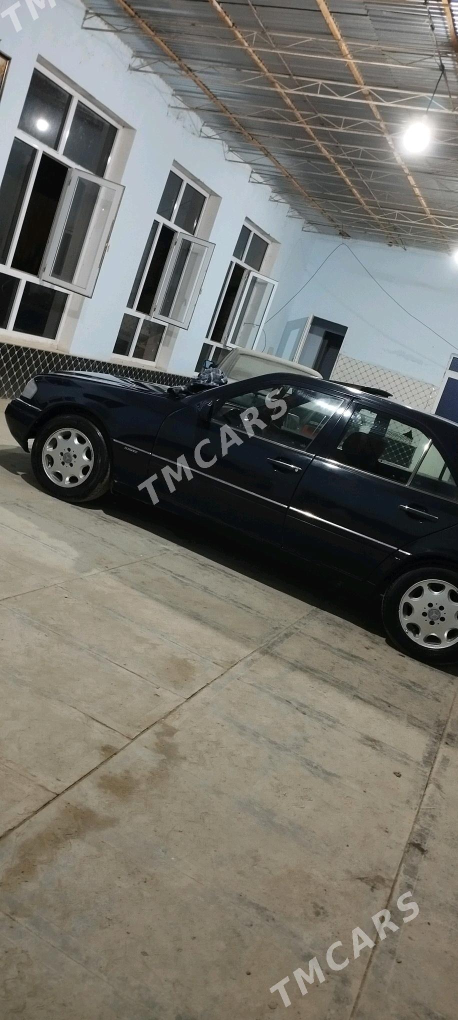 Mercedes-Benz 230E 1993 - 35 000 TMT - Чарджоу - img 4