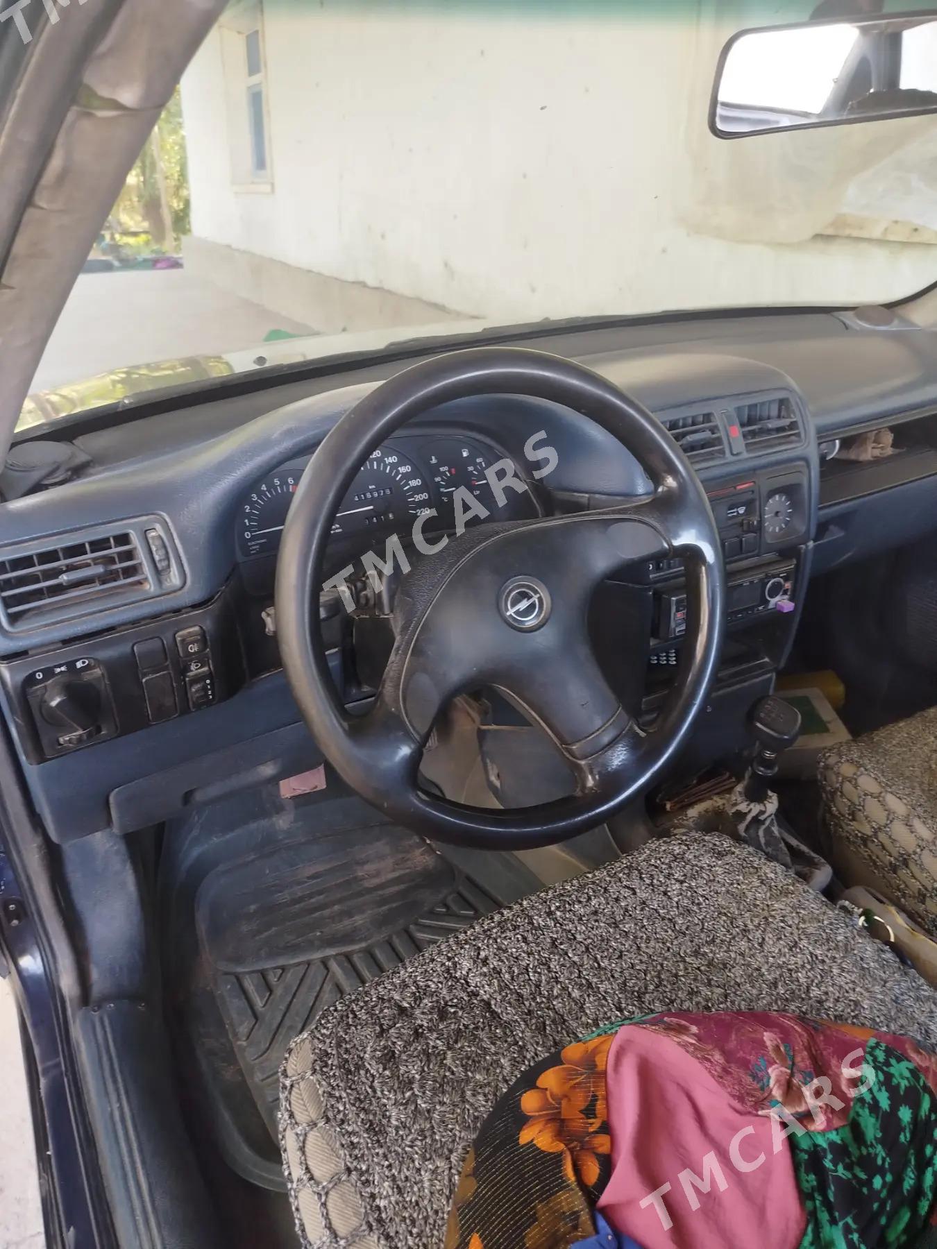 Opel Vectra 1993 - 40 000 TMT - Губадаг - img 2