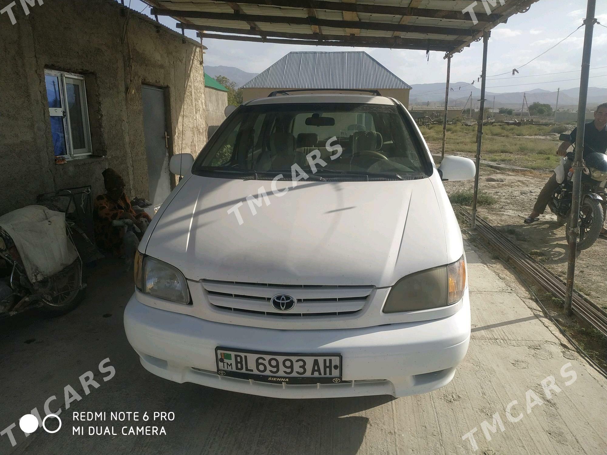 Toyota Sienna 2002 - 150 000 TMT - Bäherden - img 2