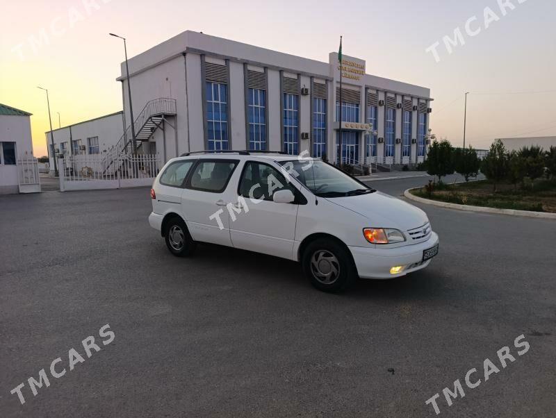 Toyota Sienna 2002 - 155 000 TMT - Бахарден - img 3