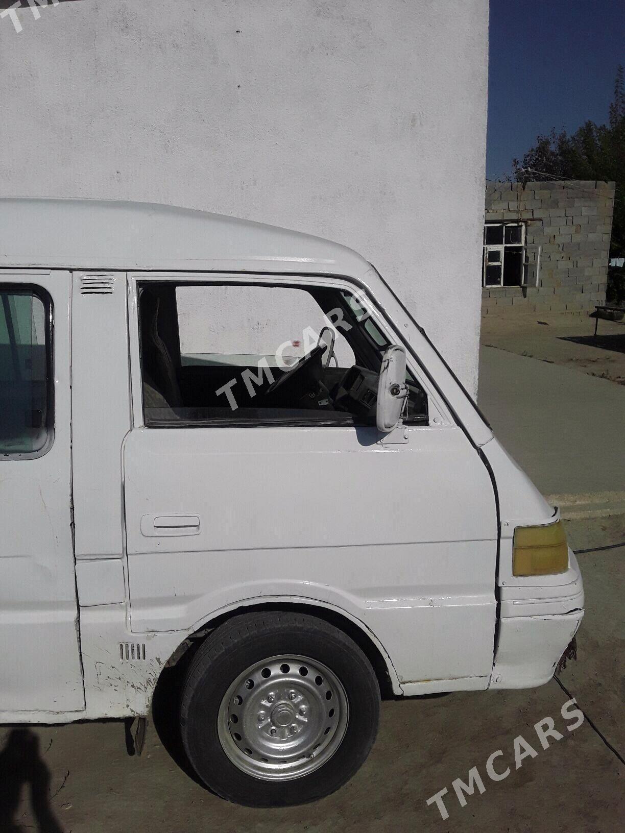 Toyota Hiace 1996 - 30 000 TMT - Bäherden - img 5