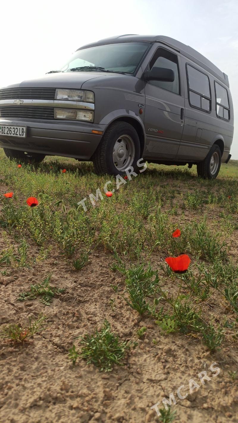 Chevrolet Astro 1995 - 90 000 TMT - Дянев - img 8