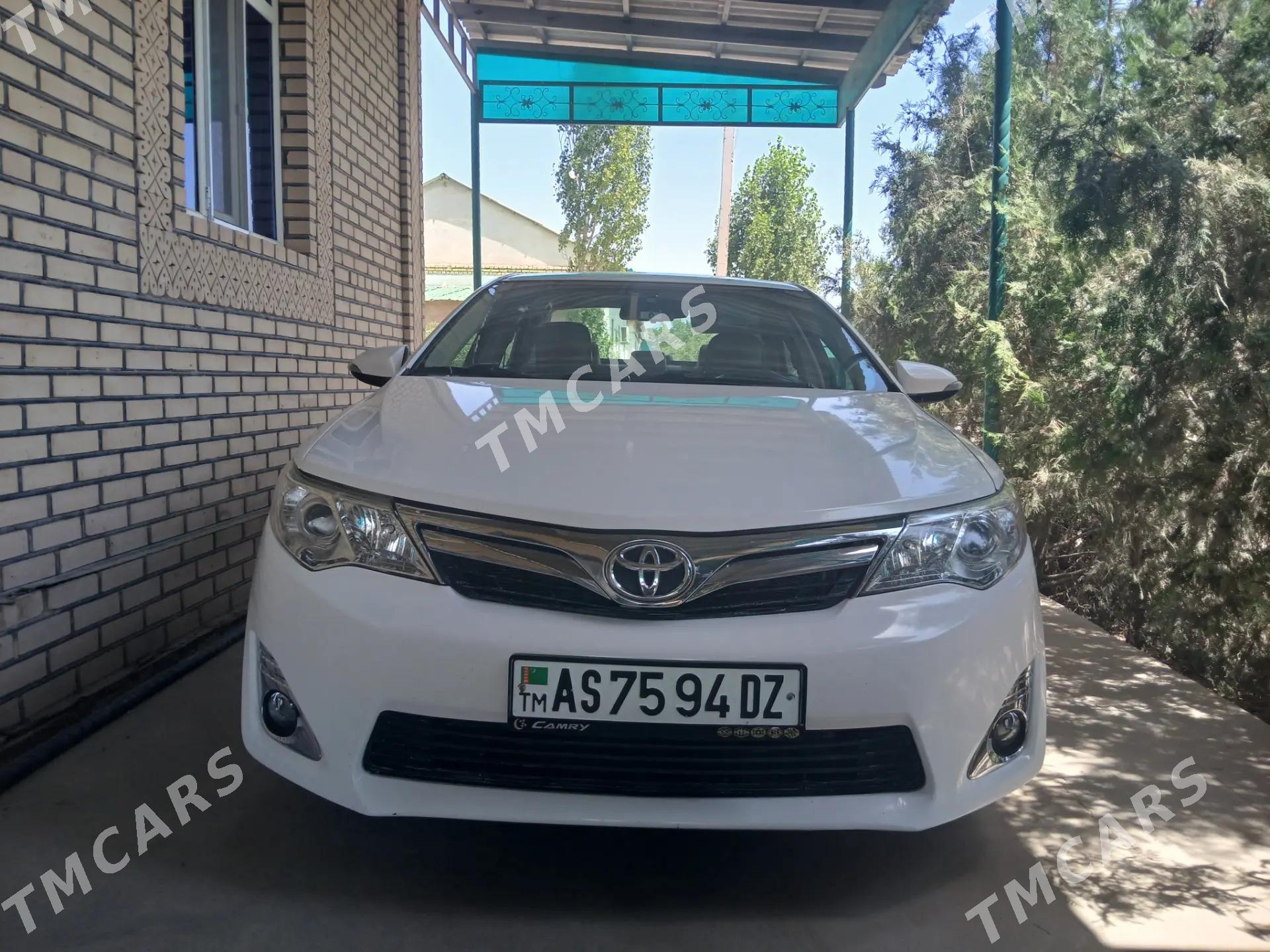 Toyota Camry 2012 - 200 000 TMT - Дашогуз - img 5