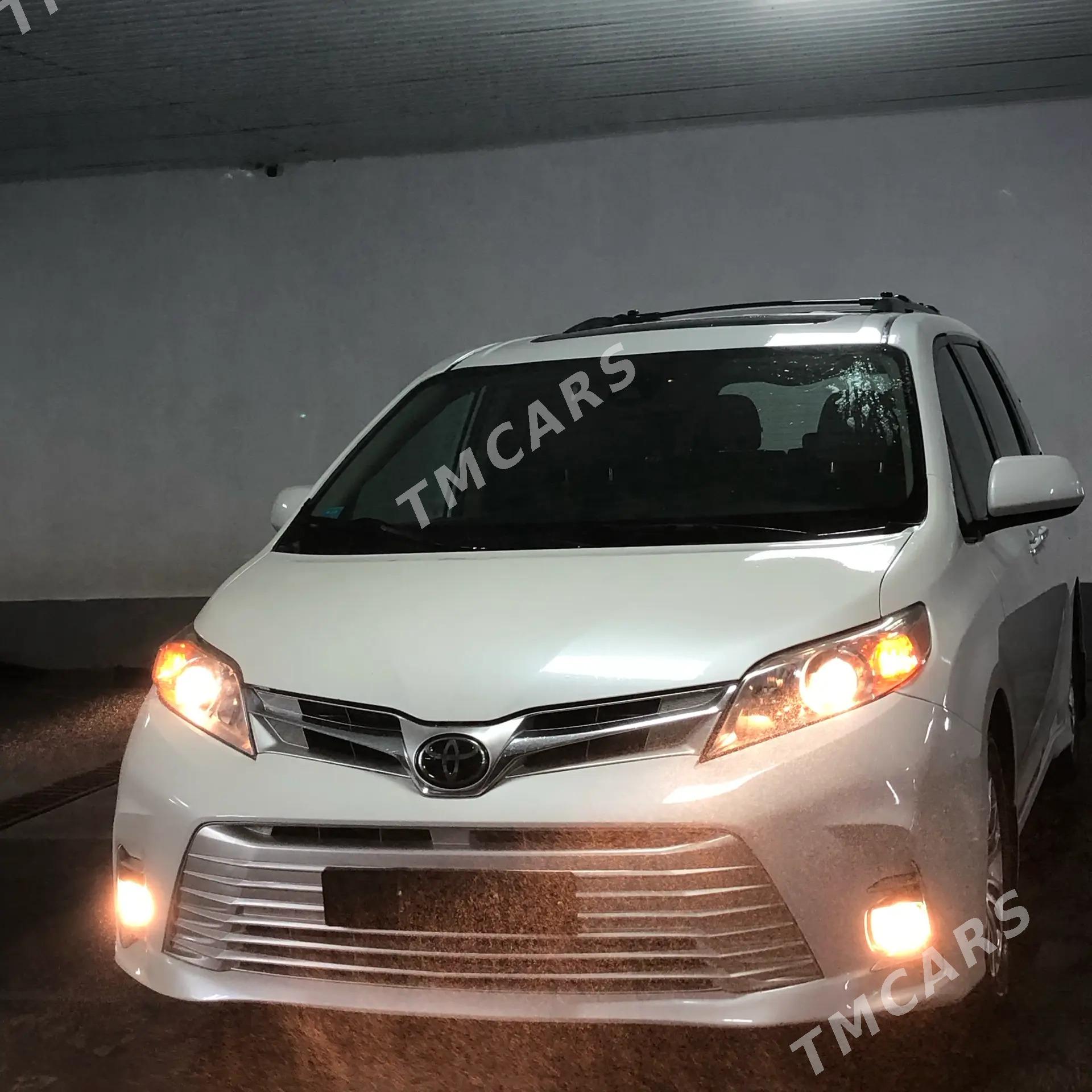 Toyota Sienna 2018 - 450 000 TMT - Kaka - img 2