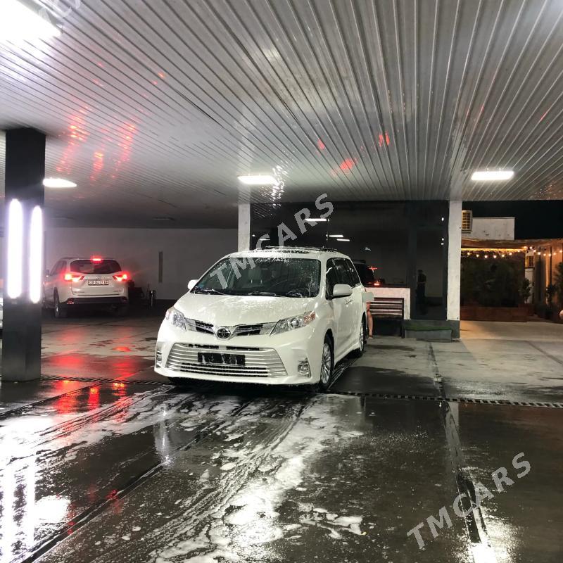 Toyota Sienna 2018 - 450 000 TMT - Kaka - img 1