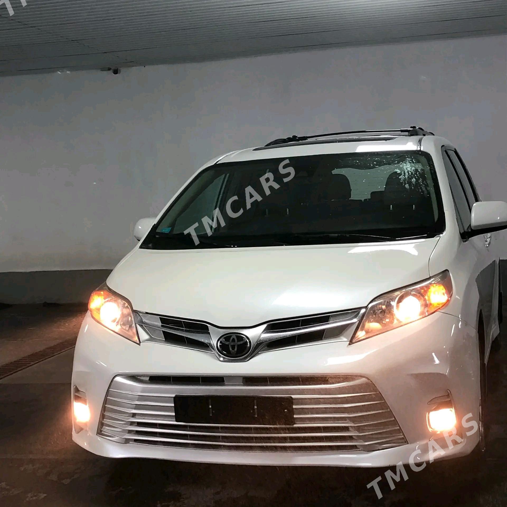 Toyota Sienna 2018 - 450 000 TMT - Kaka - img 9