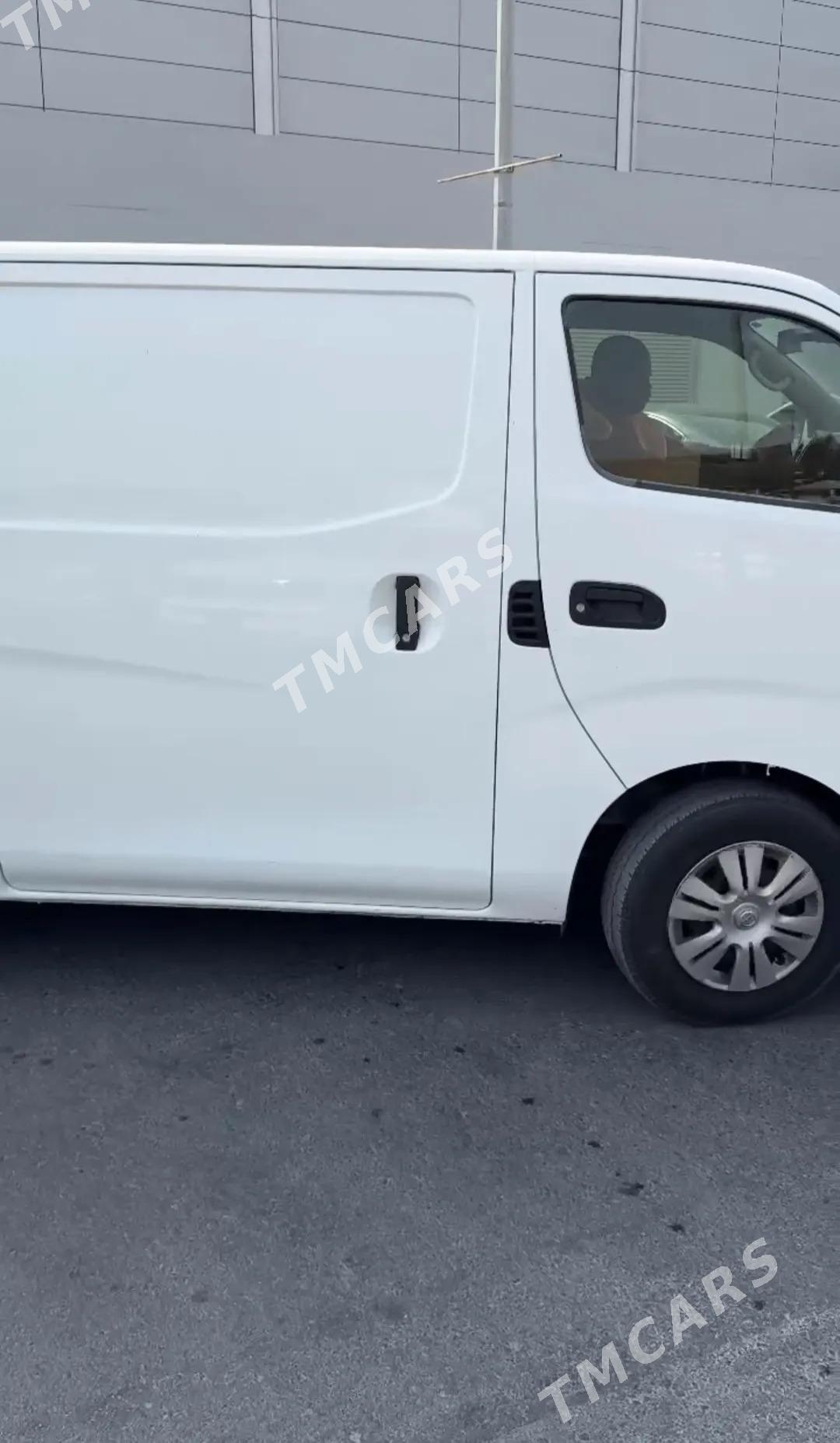 Nissan Urvan 2021 - 290 000 TMT - Туркменабат - img 2