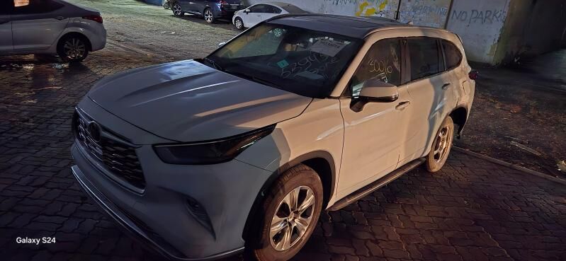 Toyota Highlander 2024 - 650 000 TMT - Ашхабад - img 9