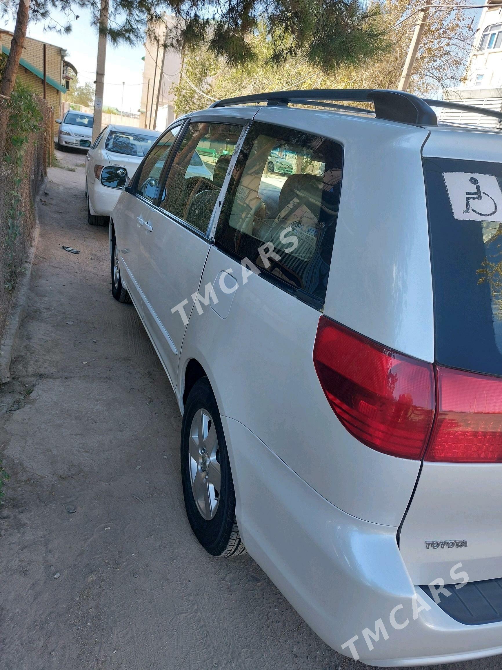 Toyota Sienna 2004 - 260 000 TMT - Мары - img 4