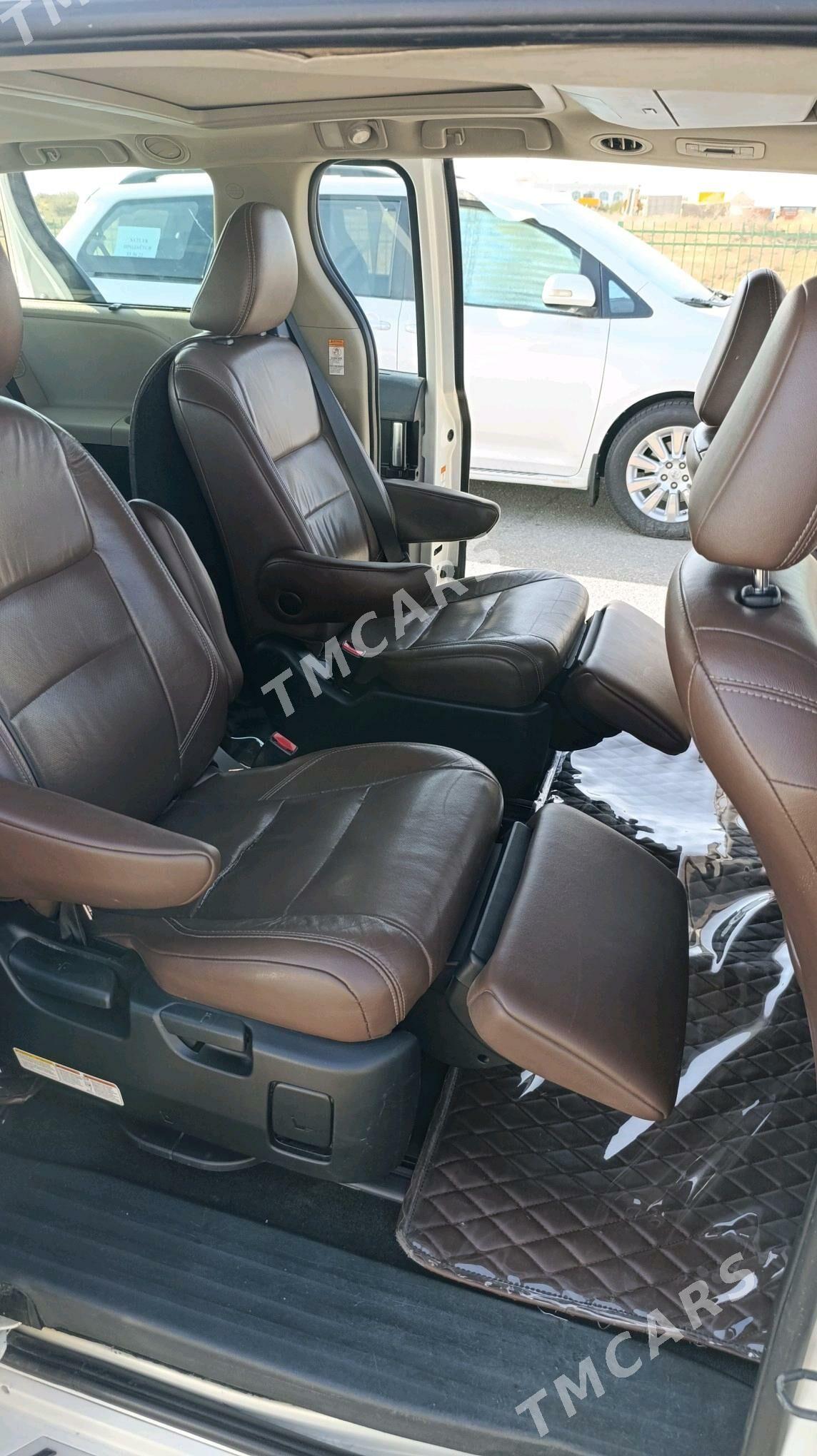 Toyota Sienna 2016 - 390 000 TMT - Кёнеургенч - img 3