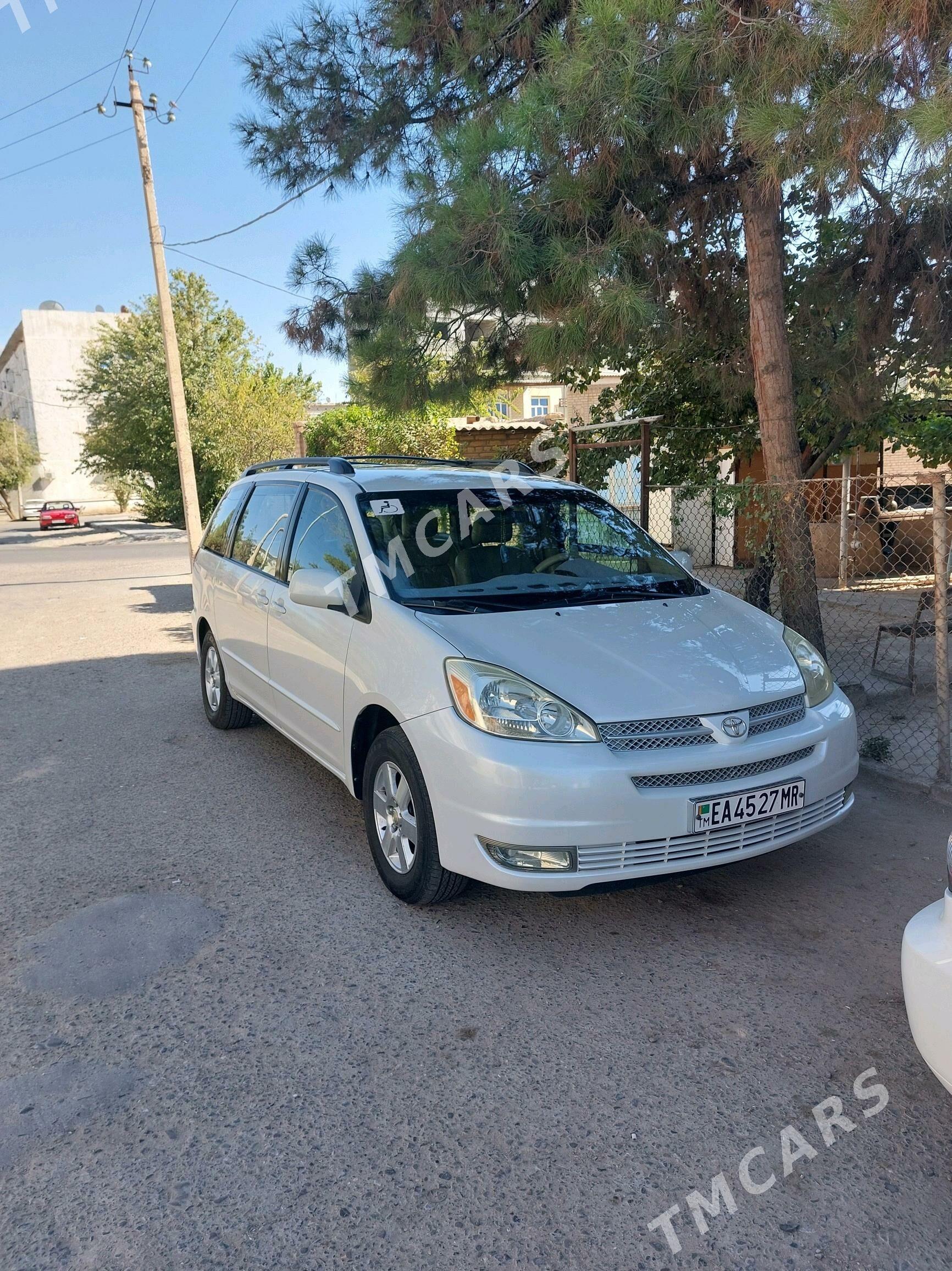 Toyota Sienna 2004 - 260 000 TMT - Мары - img 5