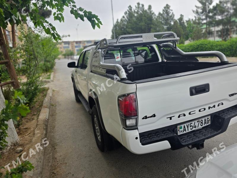 Toyota Tacoma 2018 - 330 000 TMT - Aşgabat - img 10