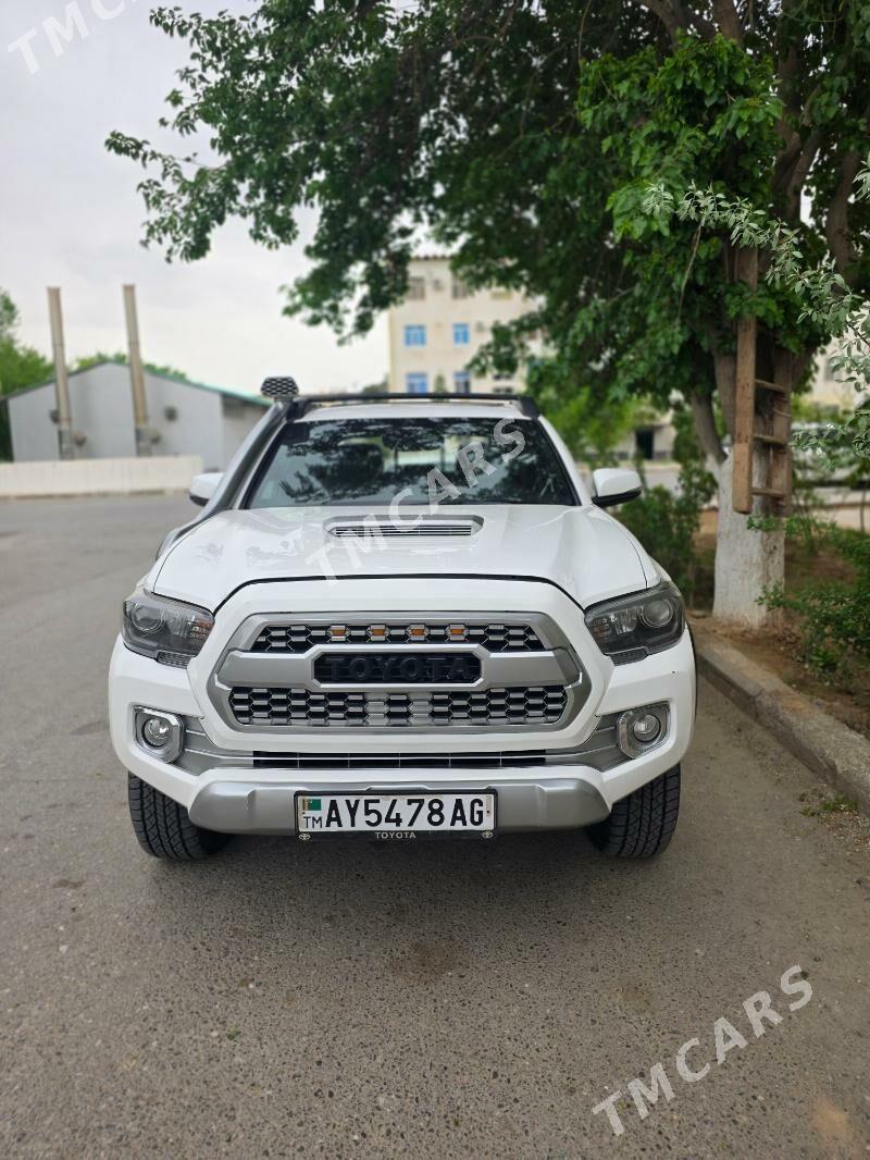 Toyota Tacoma 2018 - 330 000 TMT - Aşgabat - img 9