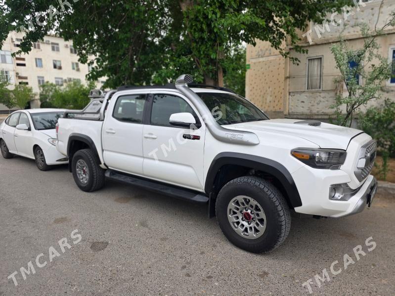 Toyota Tacoma 2018 - 330 000 TMT - Aşgabat - img 7