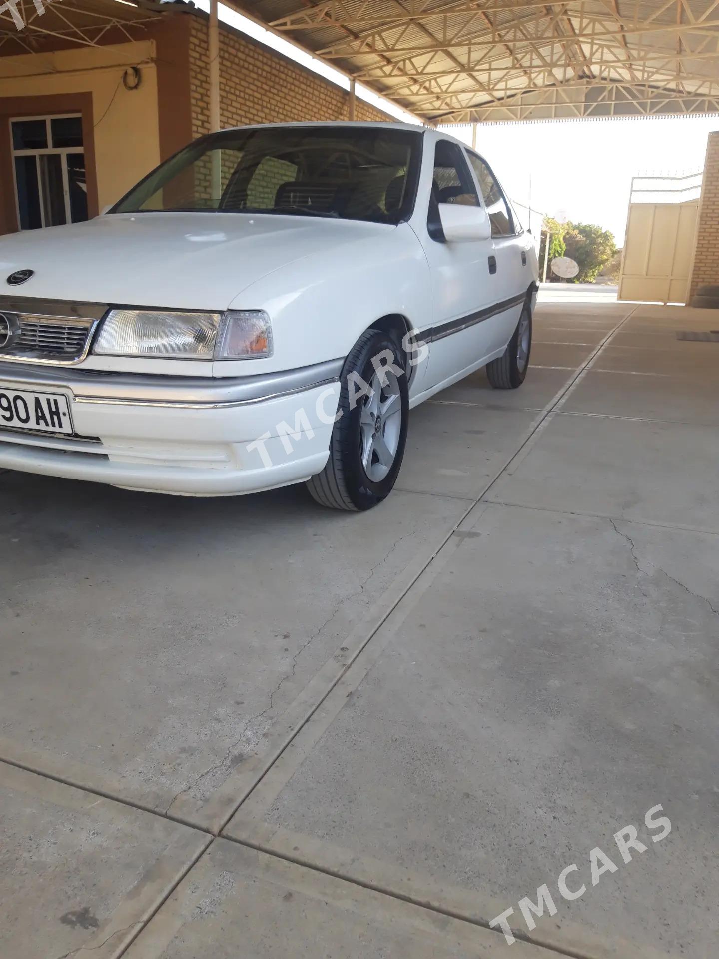 Opel Vectra 1992 - 38 000 TMT - Бахарден - img 4