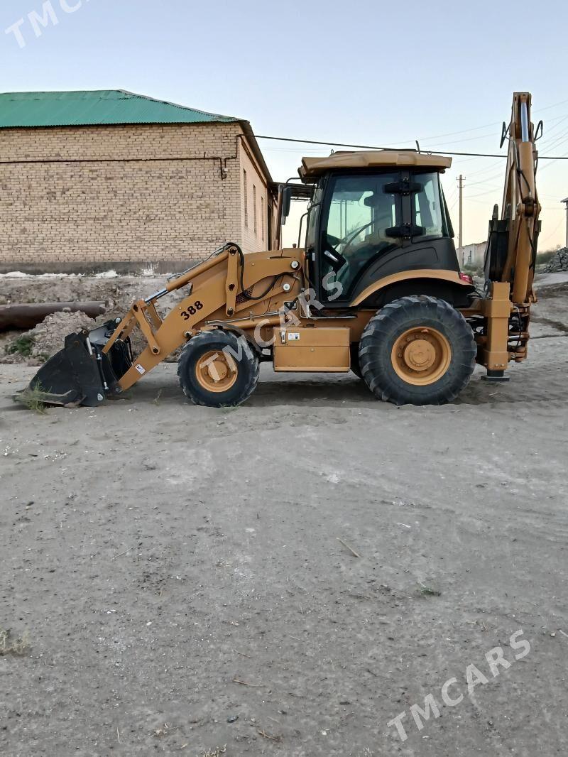 JCB 4CX ECO 2025 - 700 000 TMT - Фарап - img 2