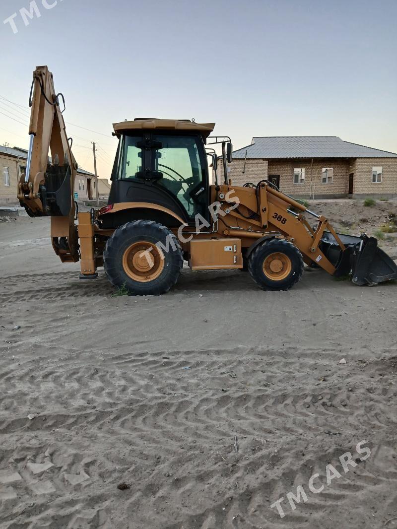 JCB 4CX ECO 2025 - 700 000 TMT - Фарап - img 3