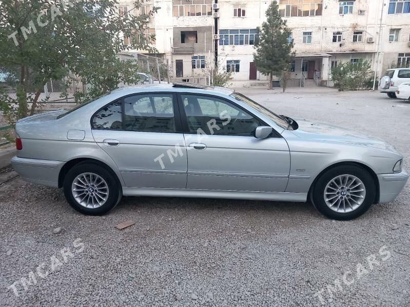 BMW E39 2002 - 140 000 TMT - Балканабат - img 3