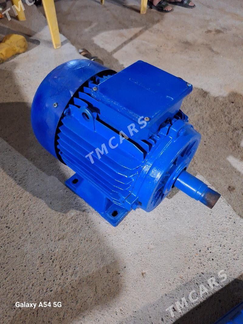dwigatel двигатель 7.5kw - Büzmeýin - img 3