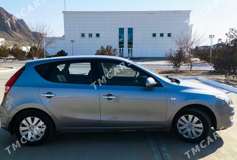Hyundai I30 2011 - 125 000 TMT - Балканабат - img 4