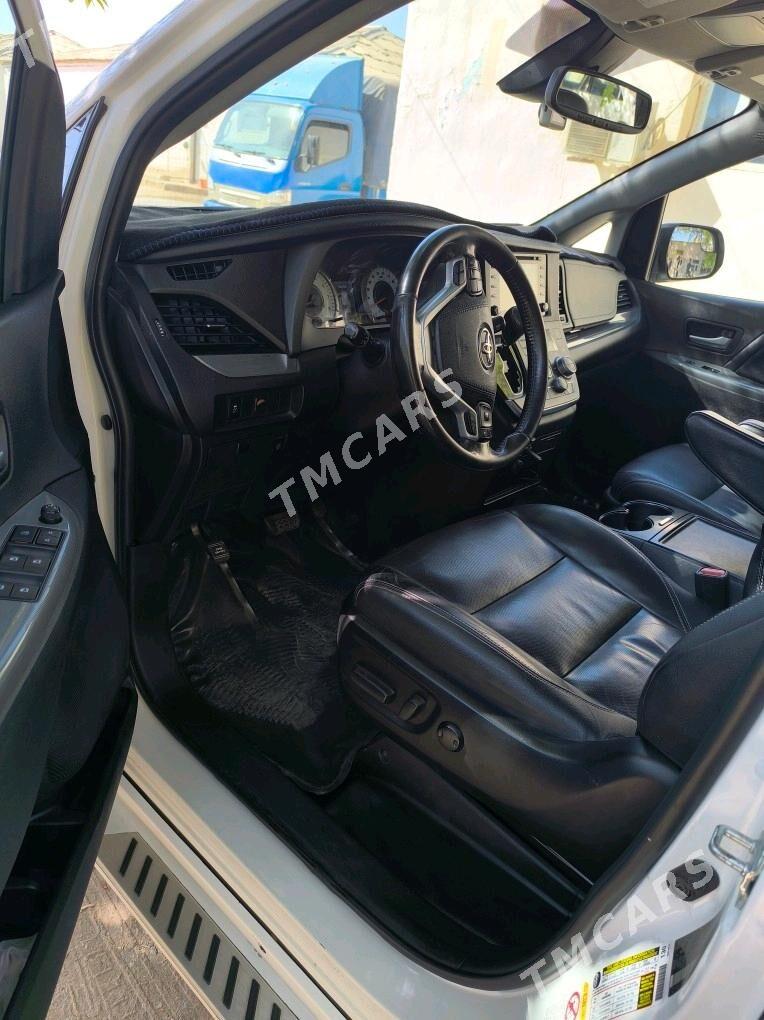 Toyota Sienna 2019 - 420 000 TMT - Койтендаг - img 9