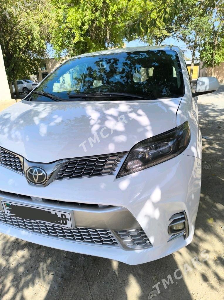 Toyota Sienna 2019 - 420 000 TMT - Койтендаг - img 4