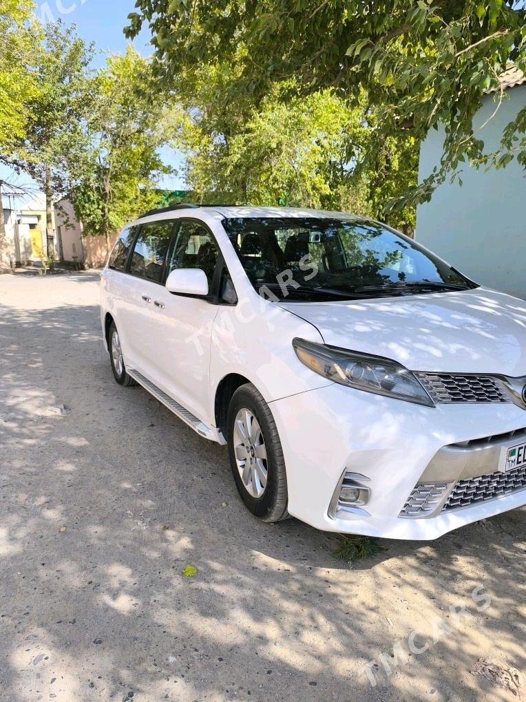 Toyota Sienna 2019 - 420 000 TMT - Койтендаг - img 5