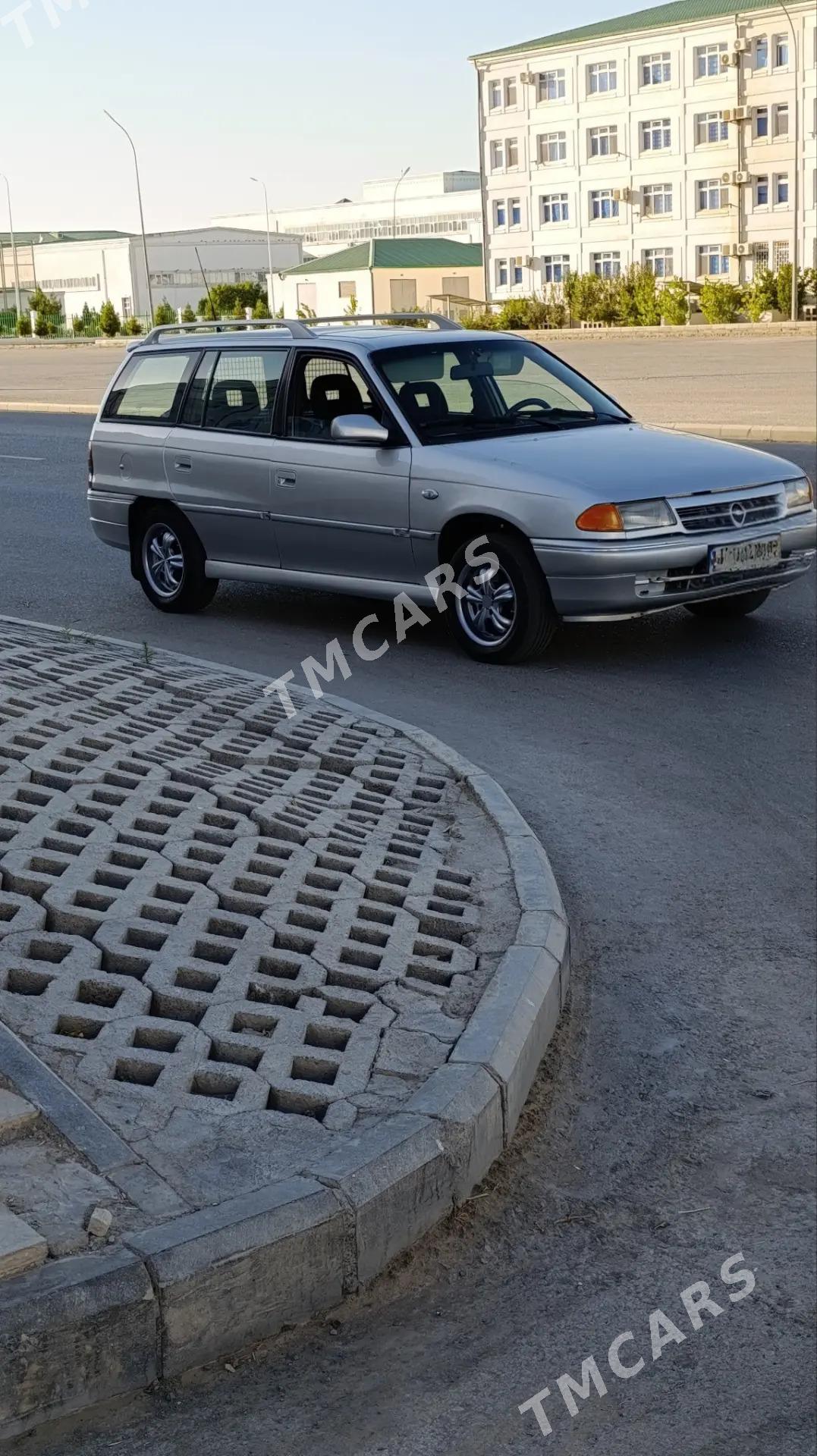 Opel Astra 1996 - 62 000 TMT - Бузмеин - img 3