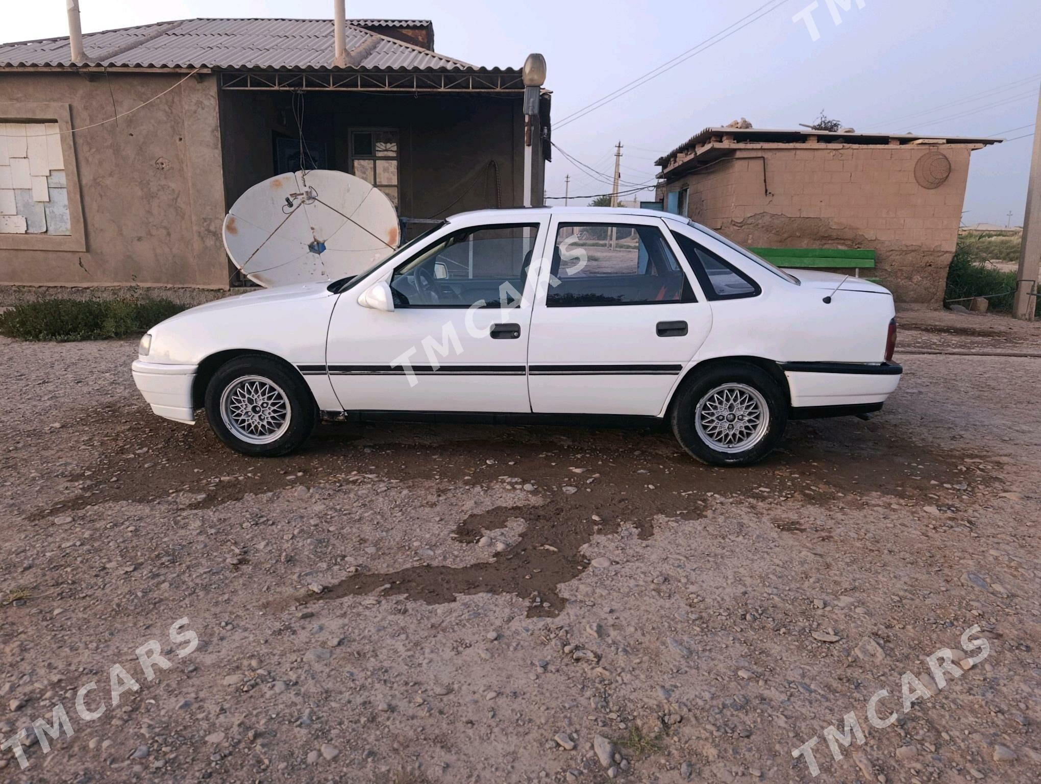 Opel Vectra 1990 - 25 000 TMT - Анев - img 2