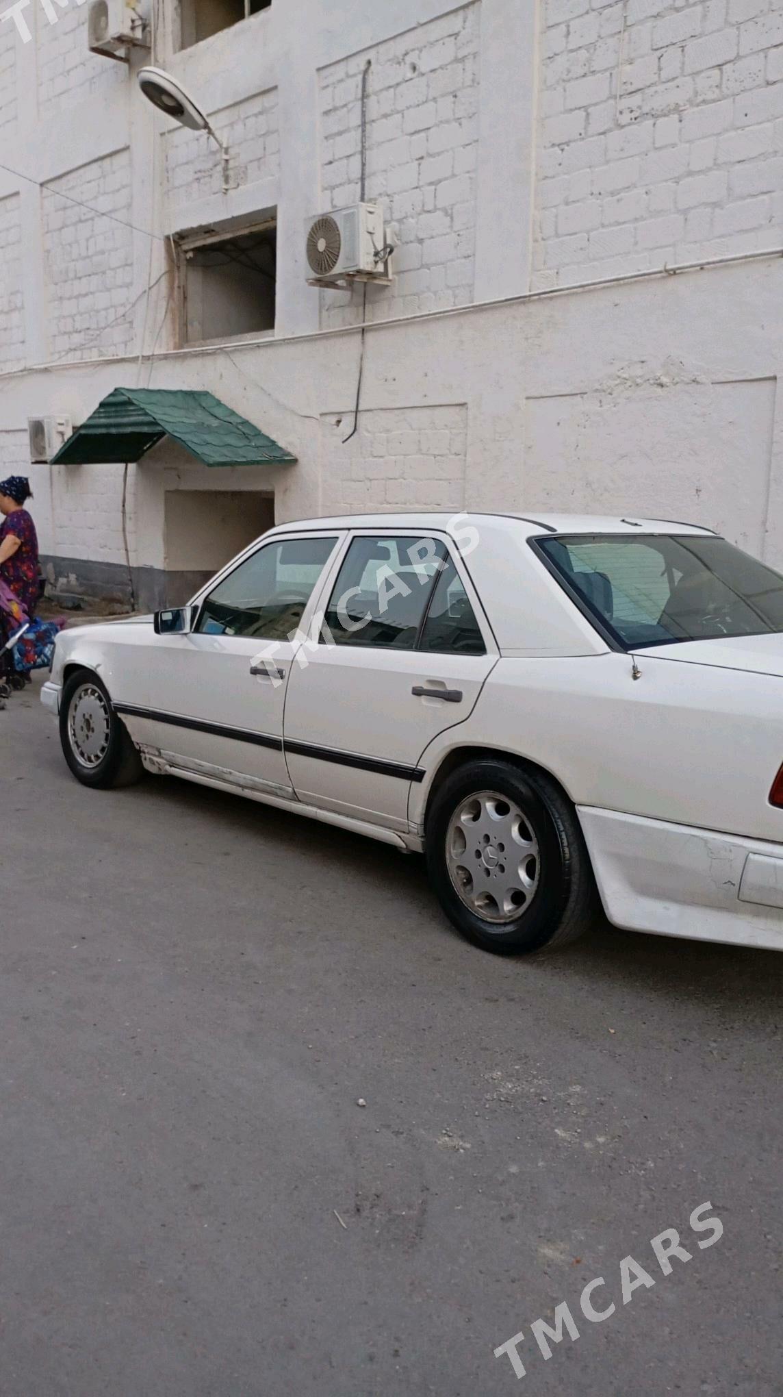 Mercedes-Benz 230E 1985 - 25 000 TMT - Туркменбаши - img 4
