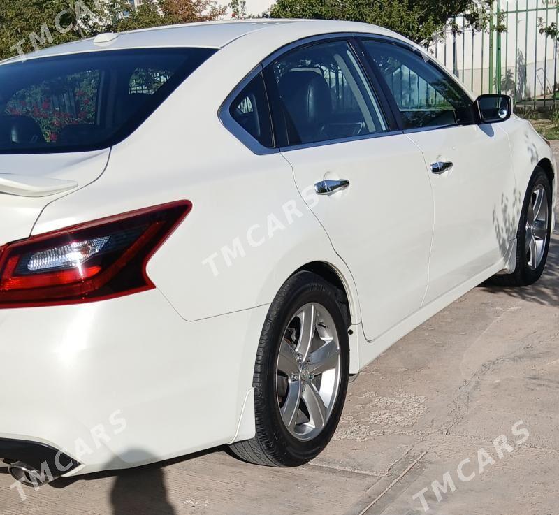 Maşynym bilen iş gőzleÿän. - Aşgabat - img 1