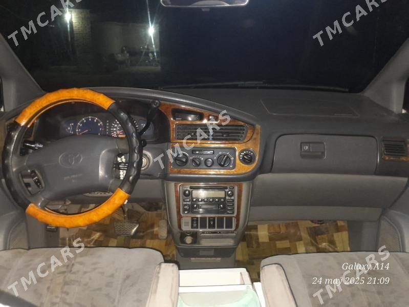 Toyota Sienna 2003 - 140 000 TMT - Бабадайхан - img 3