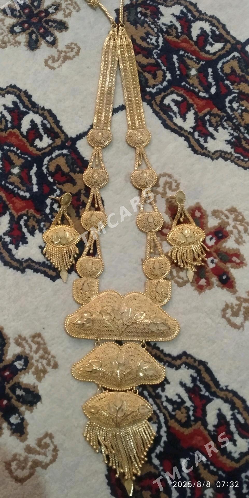 Gyzyl cayylan komplekt - Гёкдепе - img 1