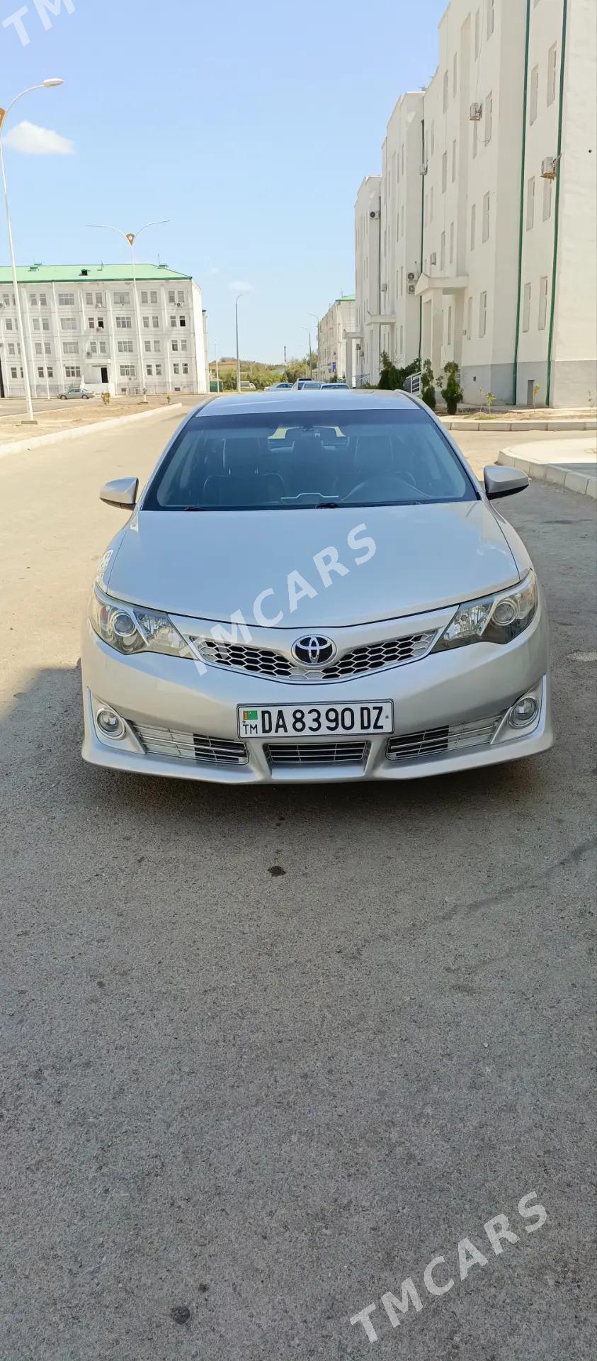 Toyota Camry 2012 - 235 000 TMT - Дашогуз - img 4