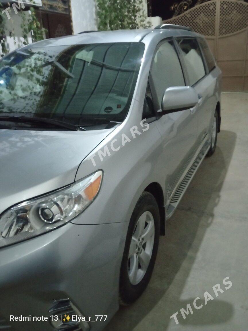 Toyota Sienna 2018 - 360 000 TMT - Шабатский этрап - img 1