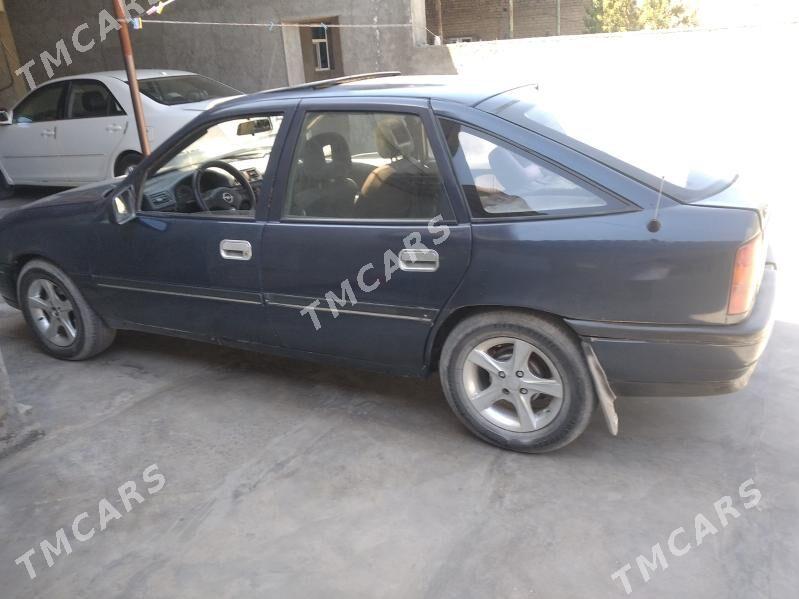Opel Vectra 1991 - 30 000 TMT - Чарджоу - img 3