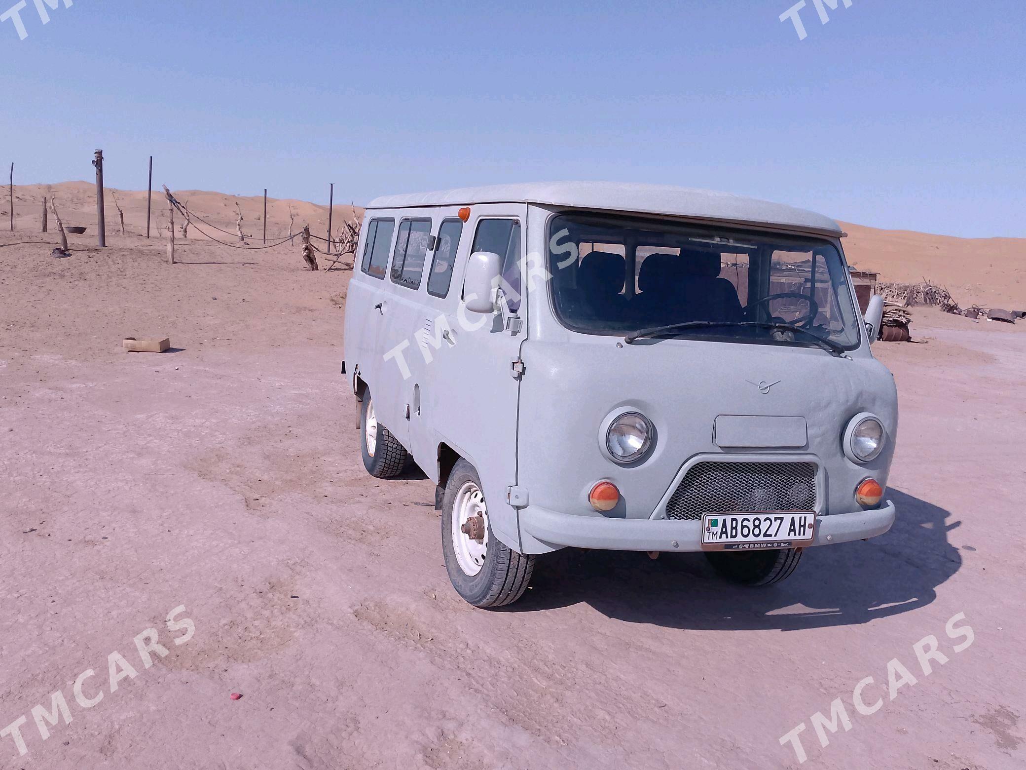 UAZ Profi 2010 - 80 000 TMT - Ак-Бугдайский этрап - img 1