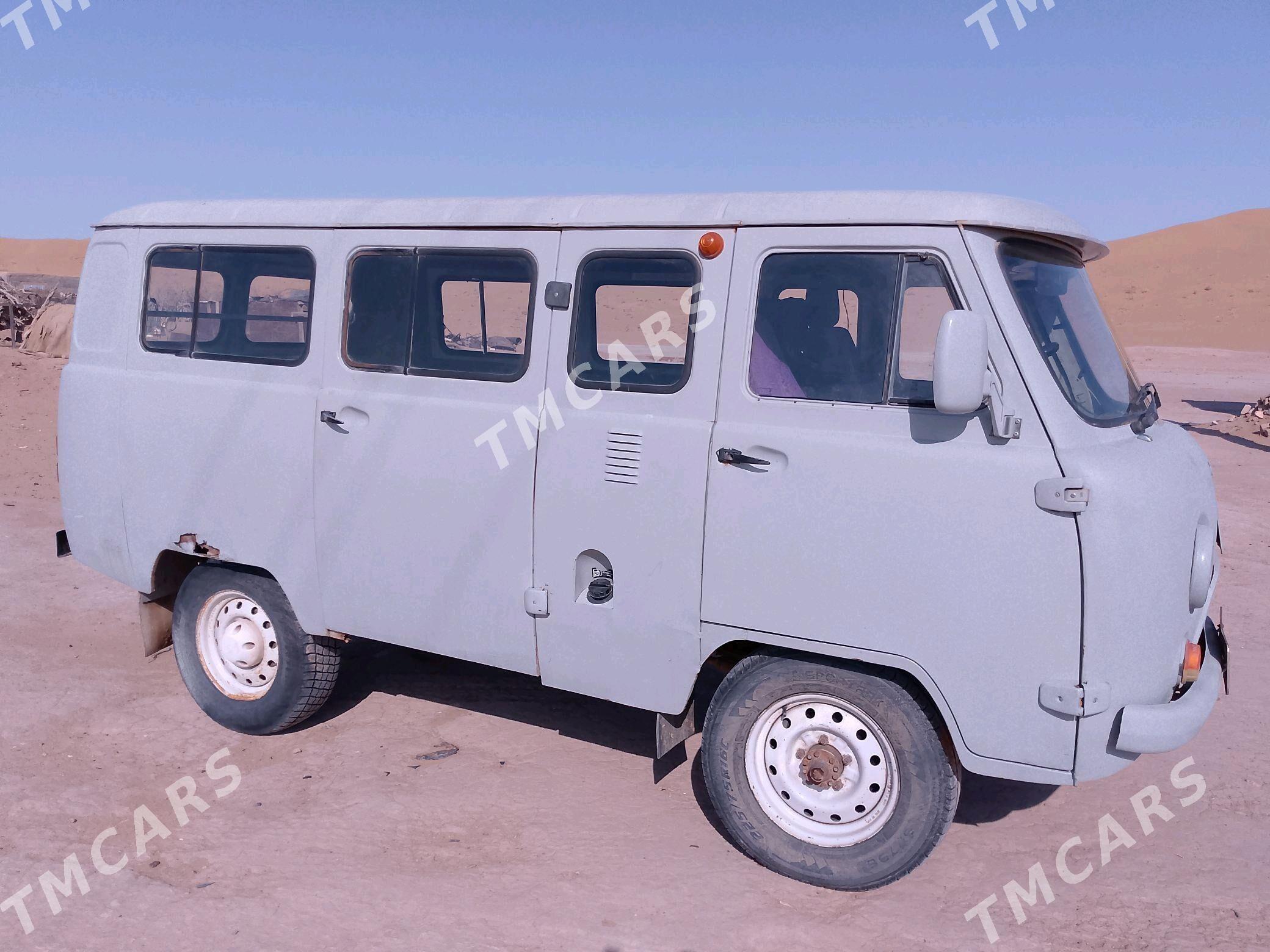 UAZ Profi 2010 - 80 000 TMT - Ак-Бугдайский этрап - img 2