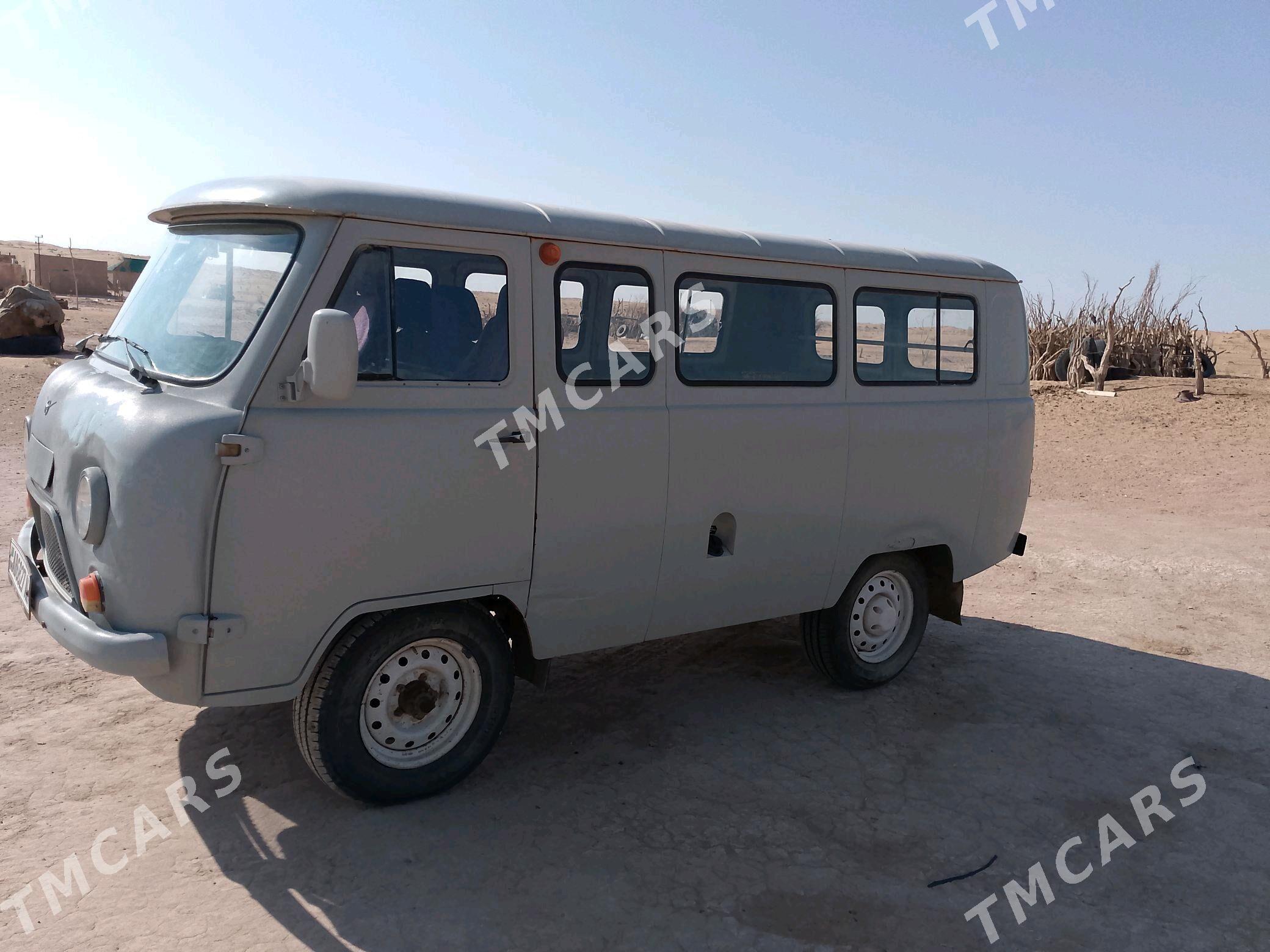 UAZ Profi 2010 - 80 000 TMT - Ак-Бугдайский этрап - img 4
