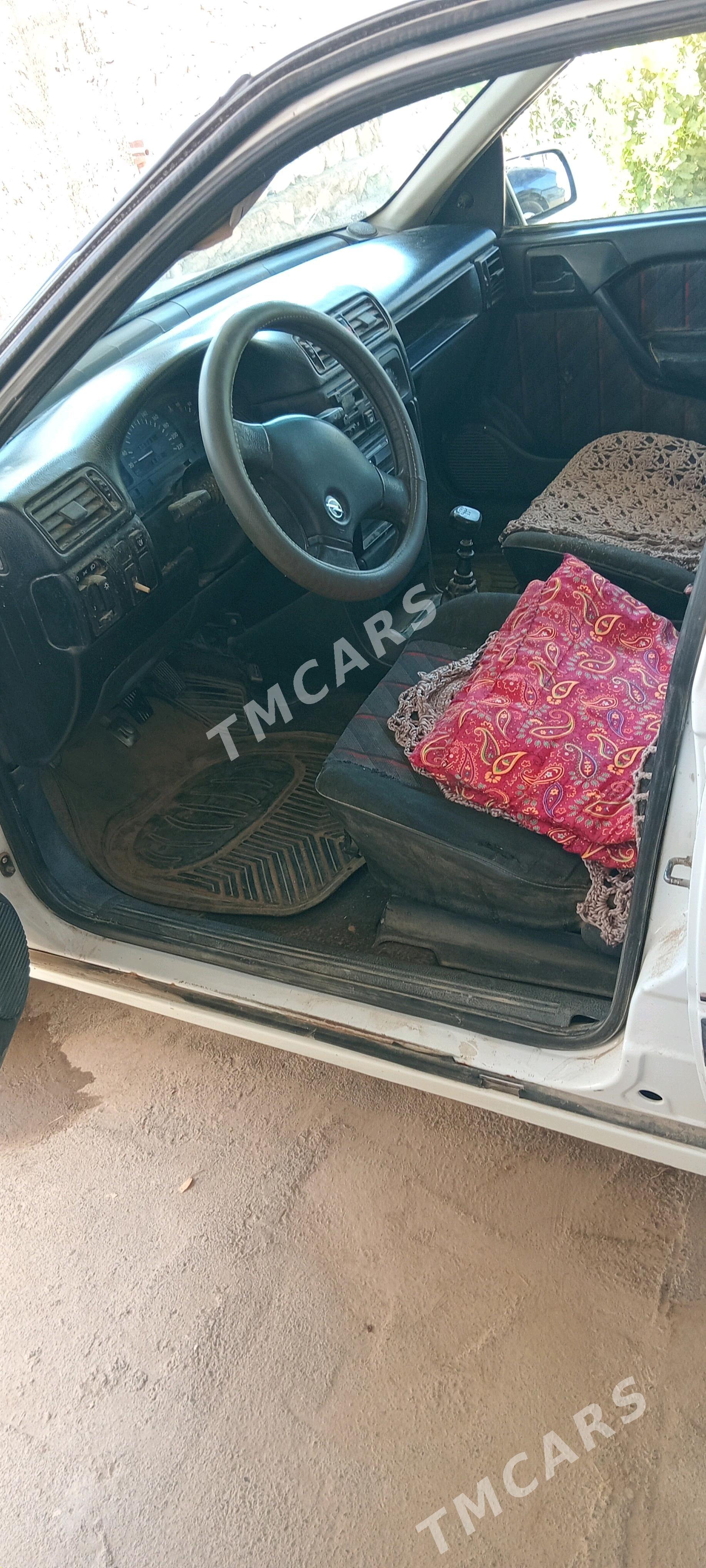 Opel Vectra 1992 - 20 000 TMT - Dostluk - img 4