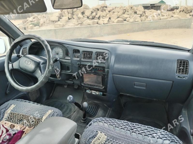 Toyota Hilux 1998 - 110 000 TMT - Эсенгулы - img 1