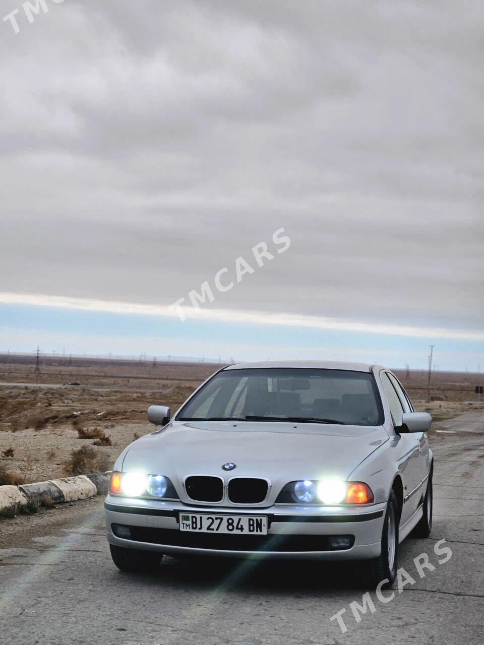 BMW E39 1999 - 95 000 TMT - Балканабат - img 3