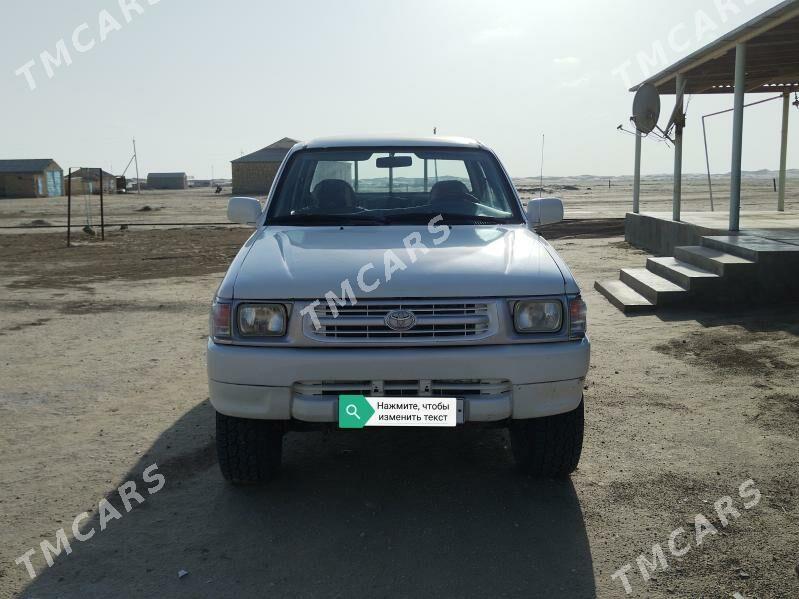 Toyota Hilux 1998 - 110 000 TMT - Эсенгулы - img 3