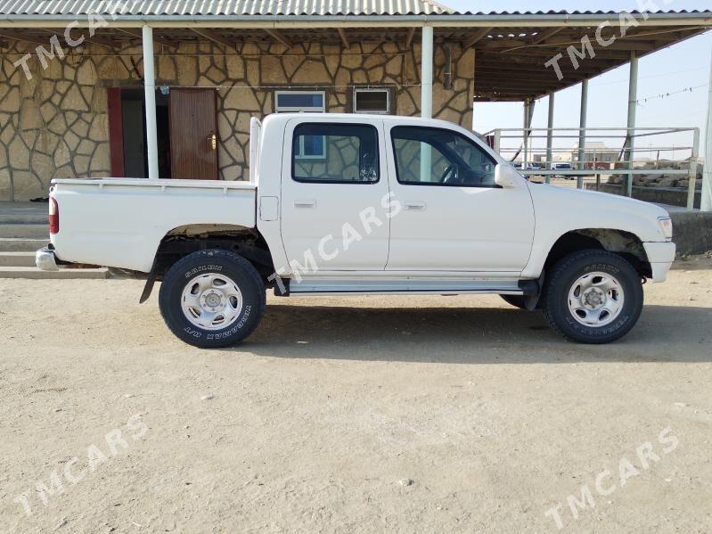 Toyota Hilux 1998 - 110 000 TMT - Эсенгулы - img 4