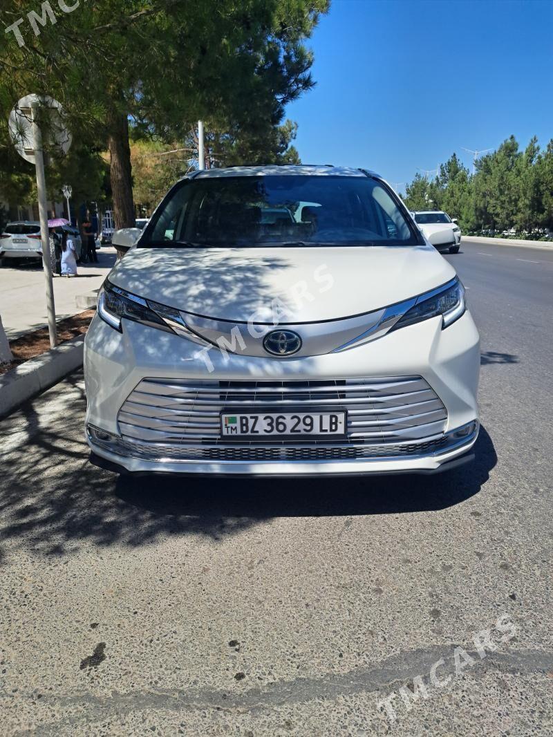 Toyota Sienna 2022 - 500 000 TMT - Туркменабат - img 1