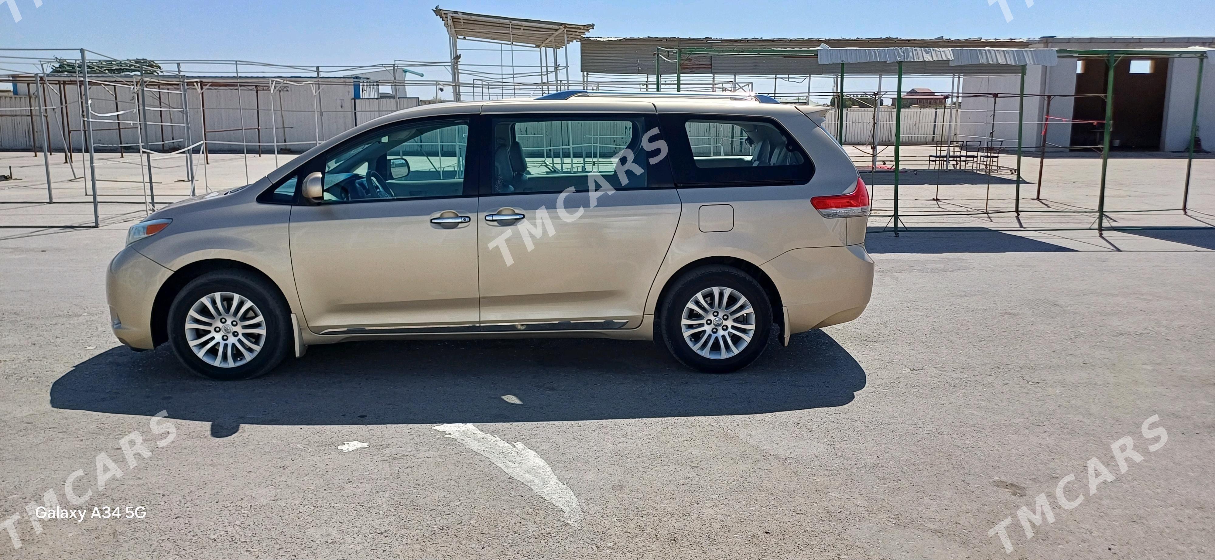 Toyota Sienna 2011 - 270 000 TMT - Керки - img 3