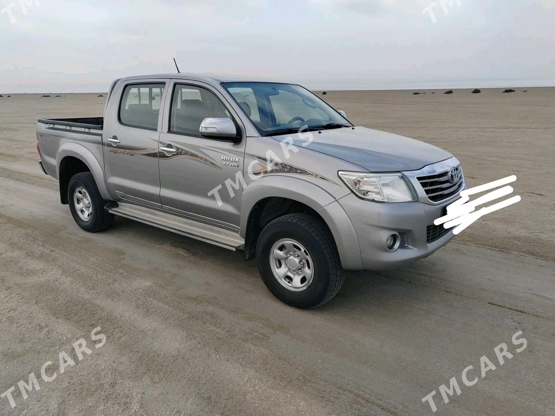 Toyota Hilux 2015 - 400 000 TMT - Хазар - img 2