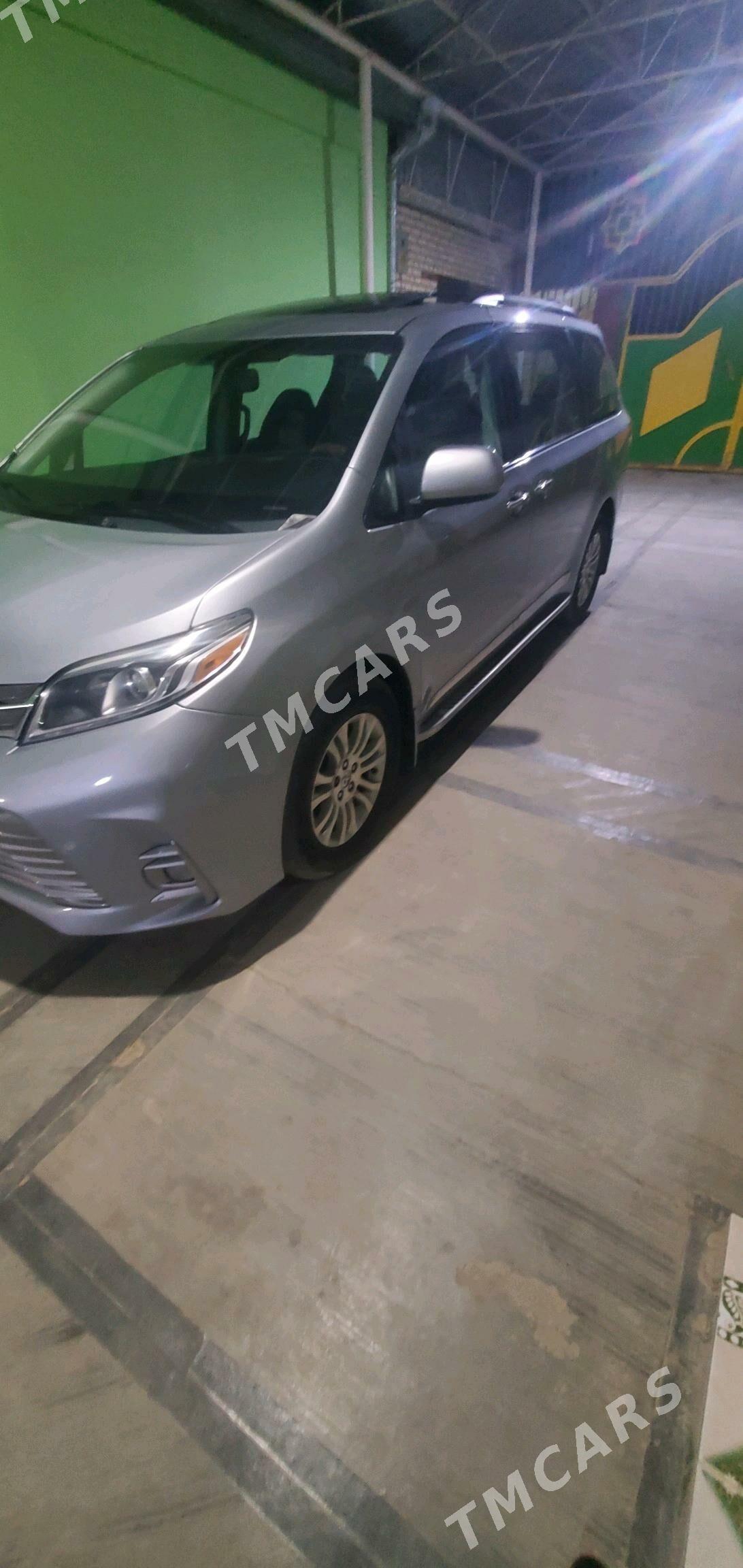 Toyota Sienna 2011 - 320 000 TMT - Мары - img 4