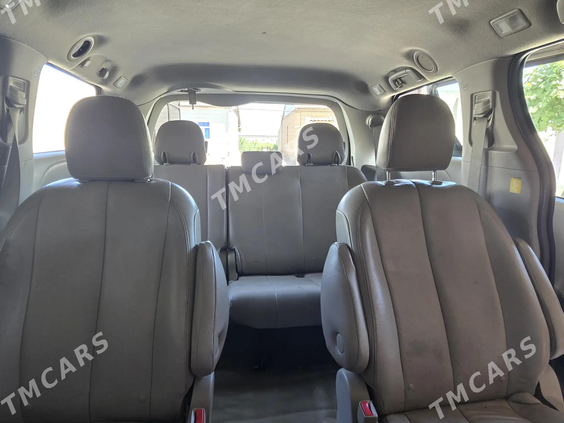 Toyota Sienna 2011 - 270 000 TMT - Керки - img 9