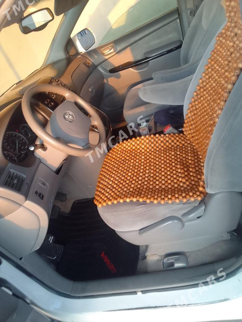 Toyota Sienna 2004 - 200 000 TMT - Дашогуз - img 4